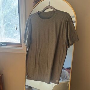 Vuori men’s Strato Tech Tee